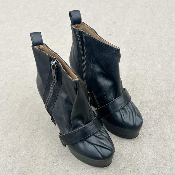 Acne Studios Leather Ankle Boot - Picture 4 of 9